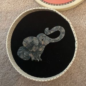 Erstwilder elephant brooch